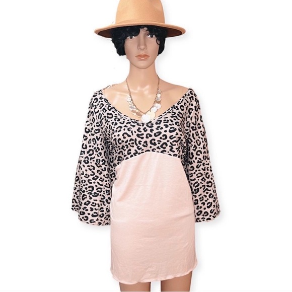 Leopard Print Women's Top - Picture 2 of 13